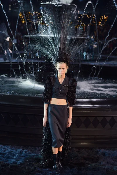 Look 30